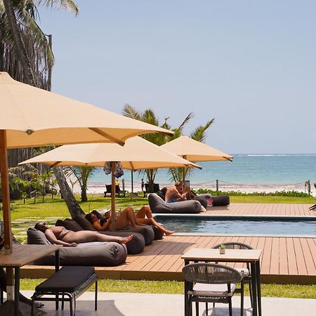 Lalagalu - Beachfront Ecocabins Diani Beach Bagian luar foto