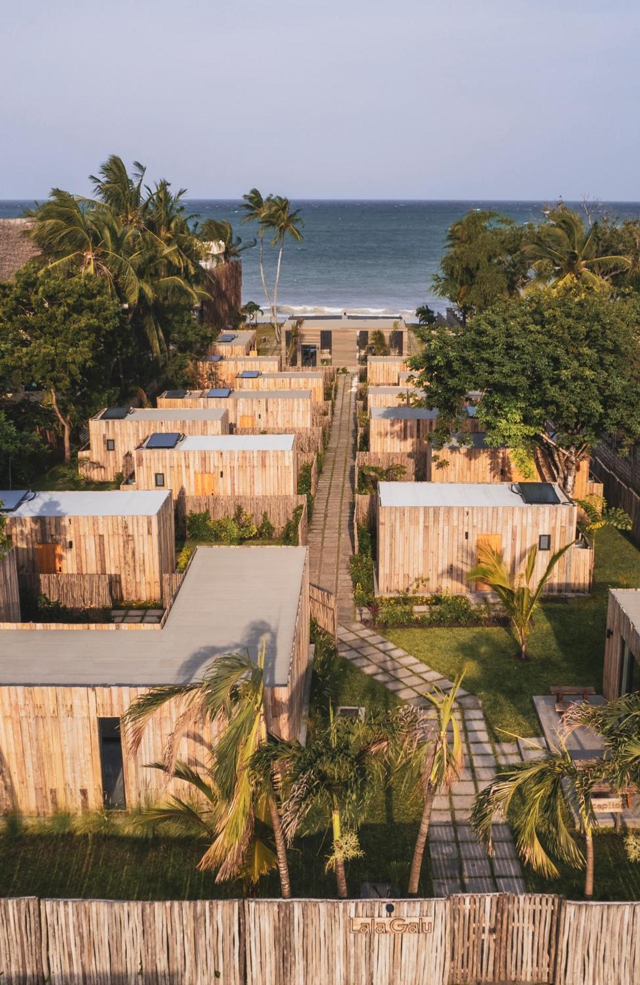 Lalagalu - Beachfront Ecocabins Diani Beach Bagian luar foto