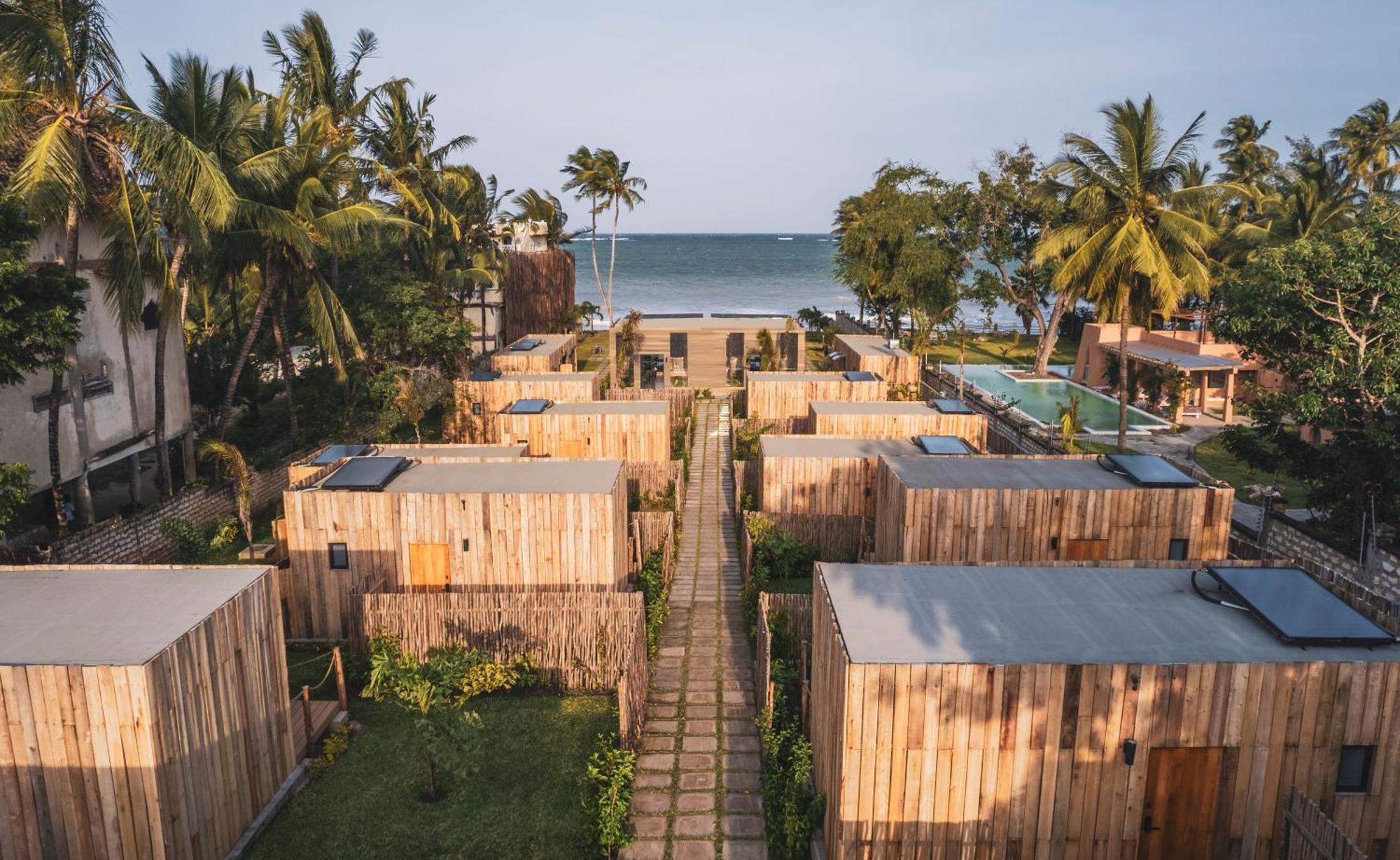 Lalagalu - Beachfront Ecocabins Diani Beach Bagian luar foto