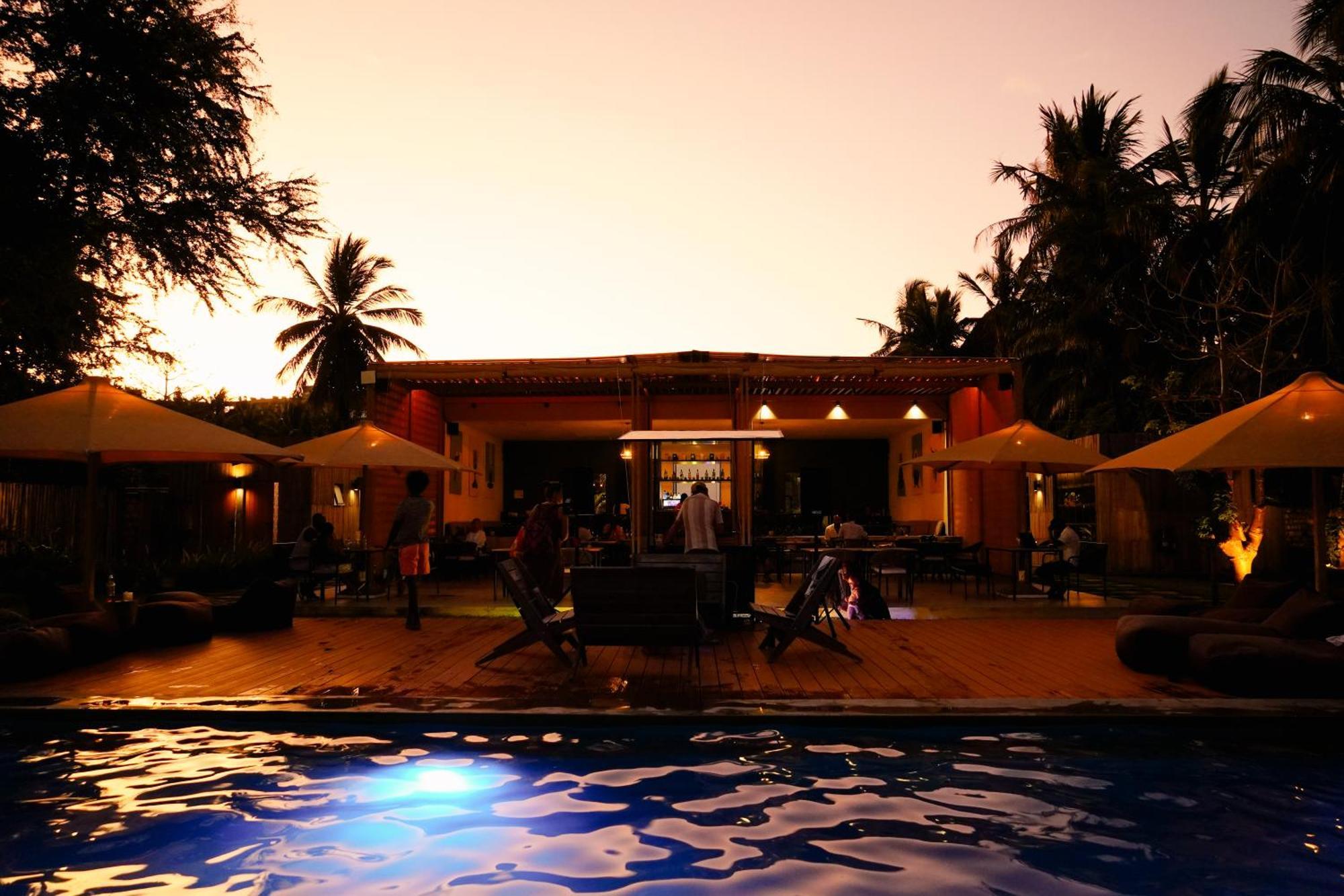 Lalagalu - Beachfront Ecocabins Diani Beach Bagian luar foto