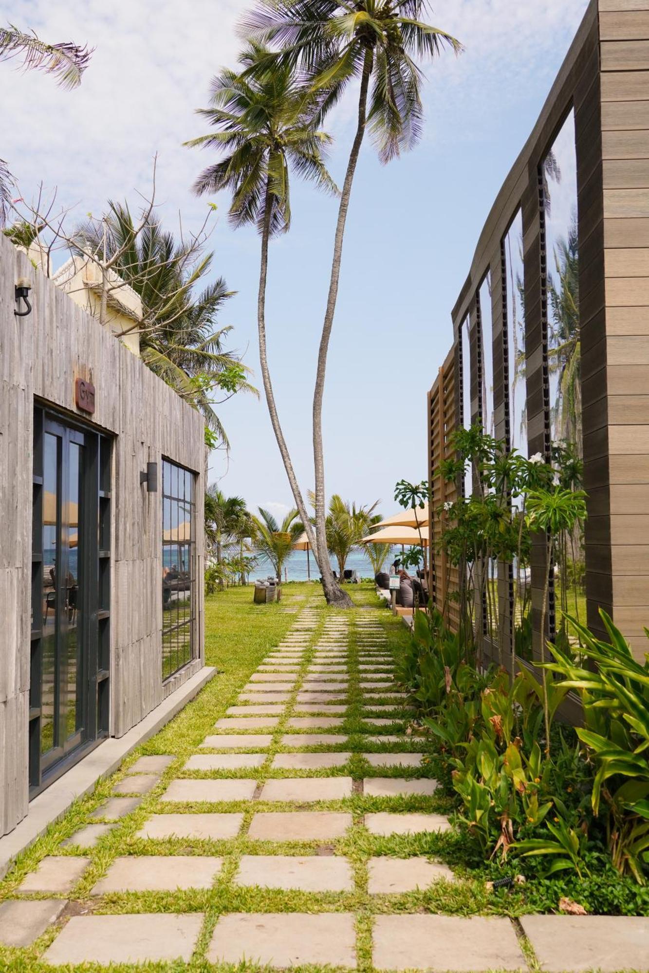 Lalagalu - Beachfront Ecocabins Diani Beach Bagian luar foto